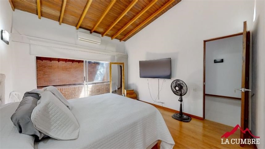 Casa de 3 alcobas en venta en Loma Benedictinos, Envigado, 240 m² · foto 11 de 12