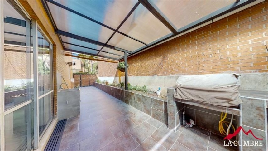Casa de 3 alcobas en venta en Loma Benedictinos, Envigado, 240 m² · foto 2 de 12