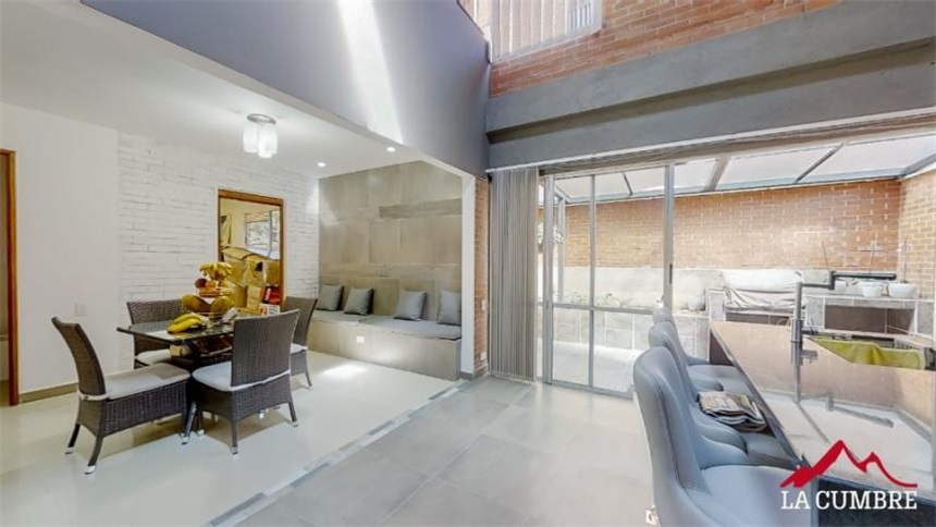 Casa de 3 alcobas en venta en Loma Benedictinos, Envigado, 240 m² · foto 7 de 12
