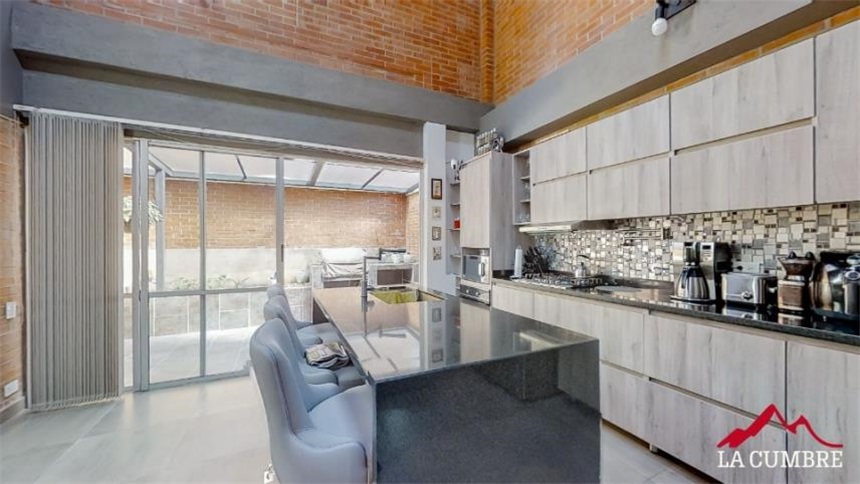 Casa de 3 alcobas en venta en Loma Benedictinos, Envigado, 240 m² · foto 5 de 12