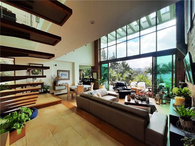Casa de 3 alcobas en venta en El Retiro, 300 m² · foto 2 de 19