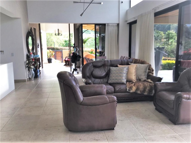 Casa de 3 alcobas en venta en Escobero, Envigado, 300 m² · foto 4 de 16