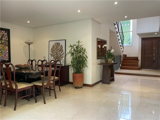Casa de 4 alcobas en arriendo en El Campestre, Medellín, 359 m² · foto 2 de 20