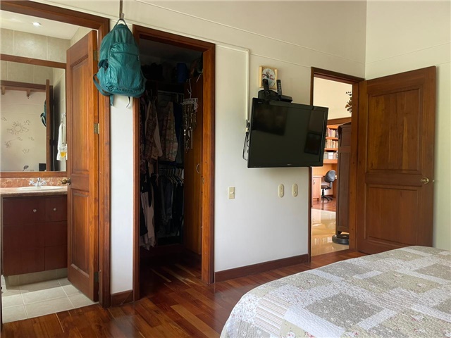 Casa de 4 alcobas en arriendo en El Campestre, Medellín, 359 m² · foto 10 de 20