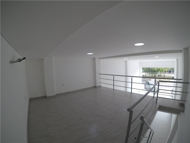 Local en Arriendo - Más