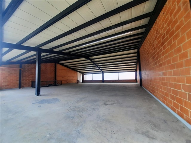 Local en arriendo en Simon Bolivar, Medellín, 290 m² · foto 2 de 5