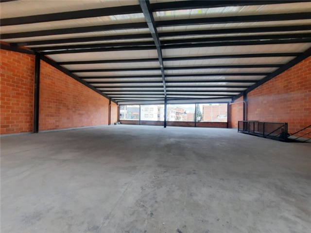 Local en arriendo en Simon Bolivar, Medellín, 290 m² · foto 3 de 5
