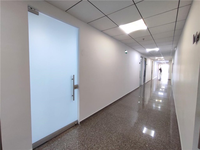 Oficina en Venta - Поглед 2