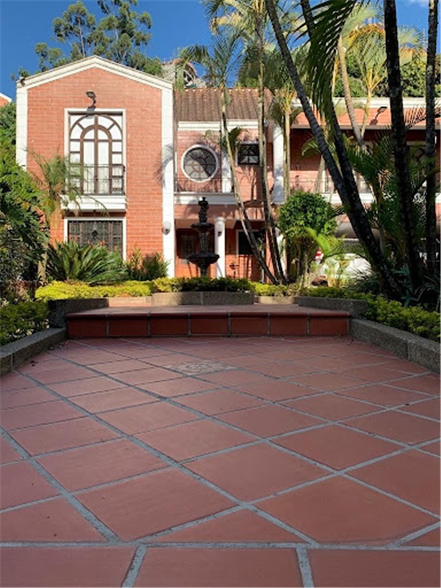 Casa de 5 alcobas en venta en Alto De Las Flores, Sabaneta, 500 m² · foto 2 de 24