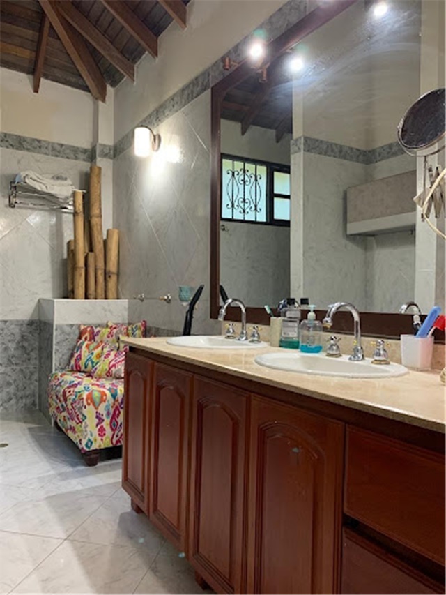 Casa de 5 alcobas en venta en Alto De Las Flores, Sabaneta, 500 m² · foto 9 de 24