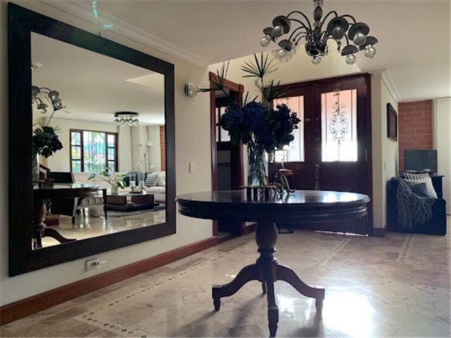 Casa de 5 alcobas en venta en Alto De Las Flores, Sabaneta, 500 m² · foto 10 de 24
