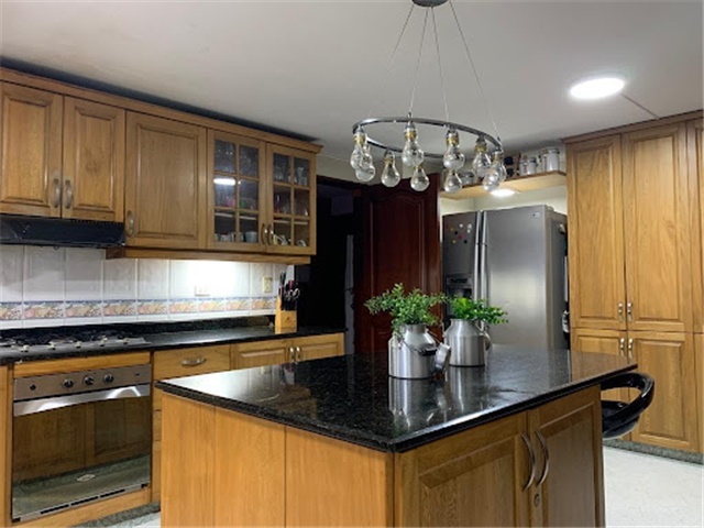 Casa de 5 alcobas en venta en Alto De Las Flores, Sabaneta, 500 m² · foto 11 de 24