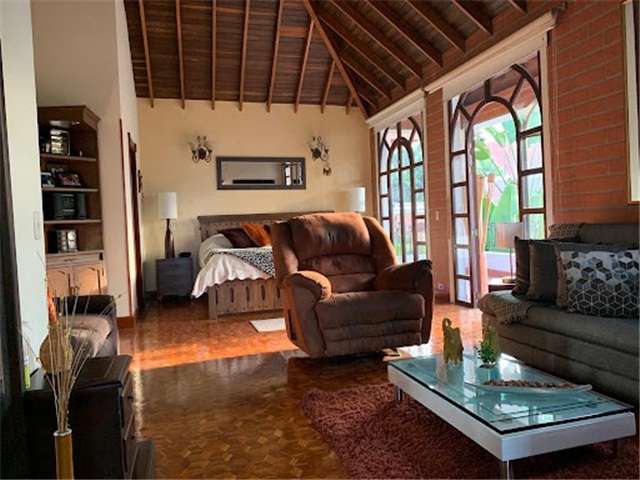 Casa de 5 alcobas en venta en Alto De Las Flores, Sabaneta, 500 m² · foto 14 de 24