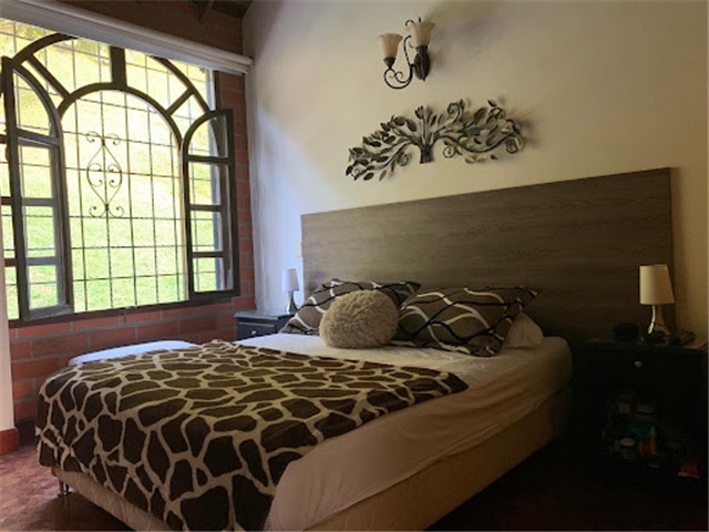 Casa de 5 alcobas en venta en Alto De Las Flores, Sabaneta, 500 m² · foto 18 de 24