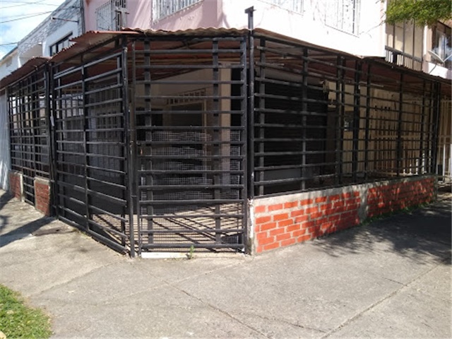 Local en Arriendo - Más