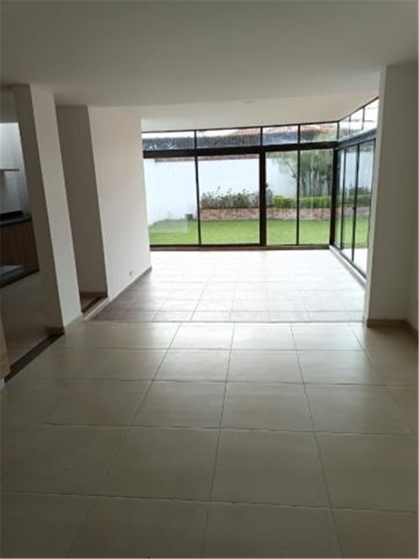 Casa de 5 alcobas en venta en San Jose De Bavaria, Bogotá, 320 m² · foto 8 de 19