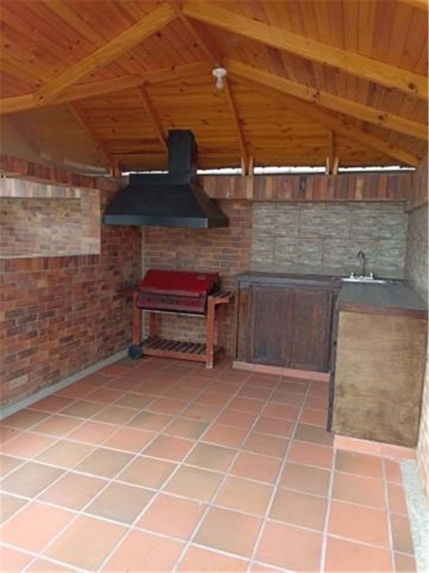 Casa de 5 alcobas en venta en San Jose De Bavaria, Bogotá, 320 m² · foto 16 de 19