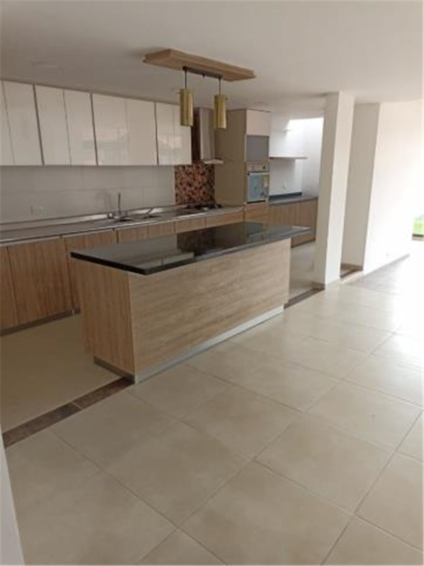 Casa de 5 alcobas en venta en San Jose De Bavaria, Bogotá, 320 m² · foto 7 de 19