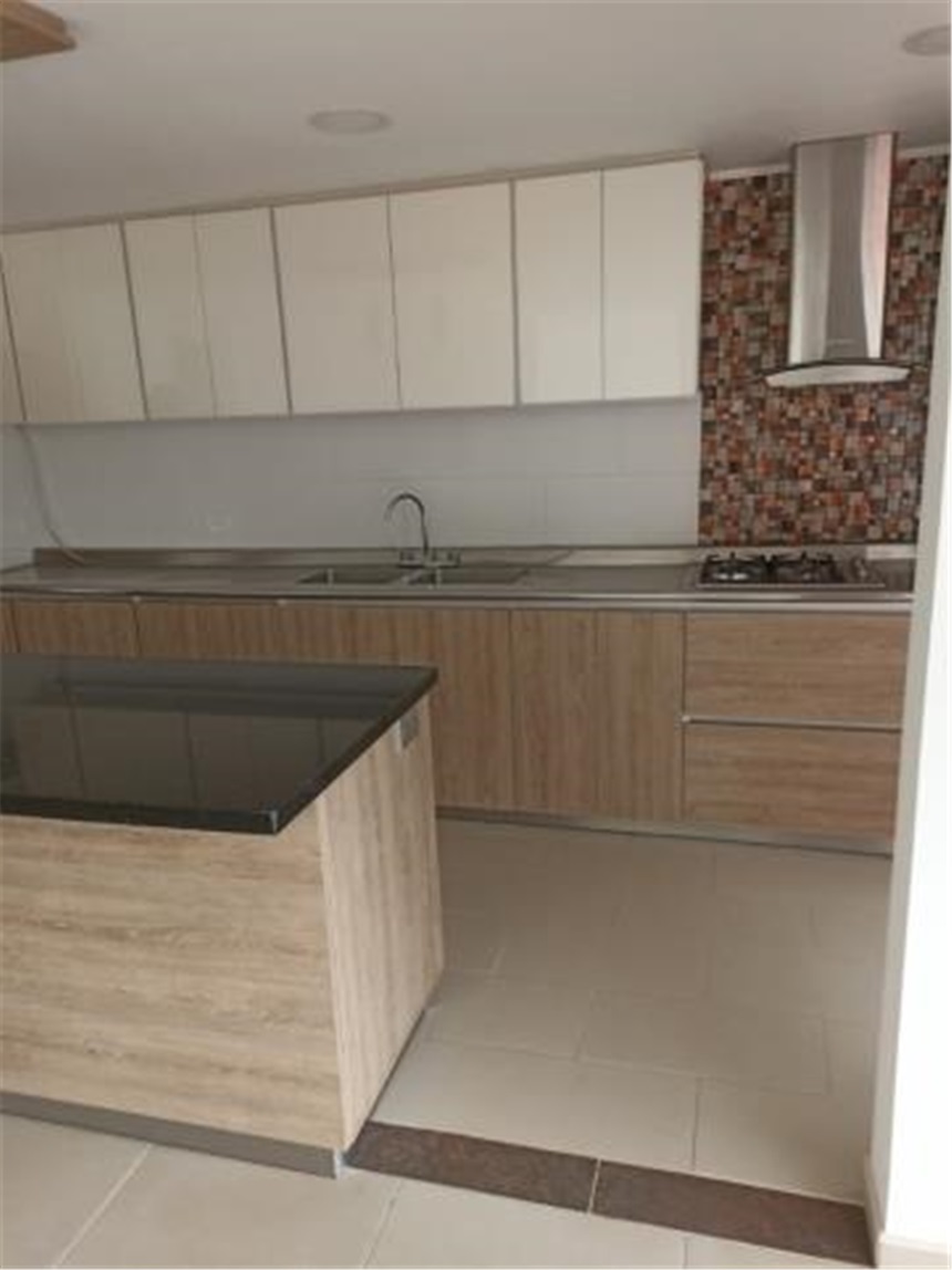 Casa de 5 alcobas en venta en San Jose De Bavaria, Bogotá, 320 m² · foto 2 de 19