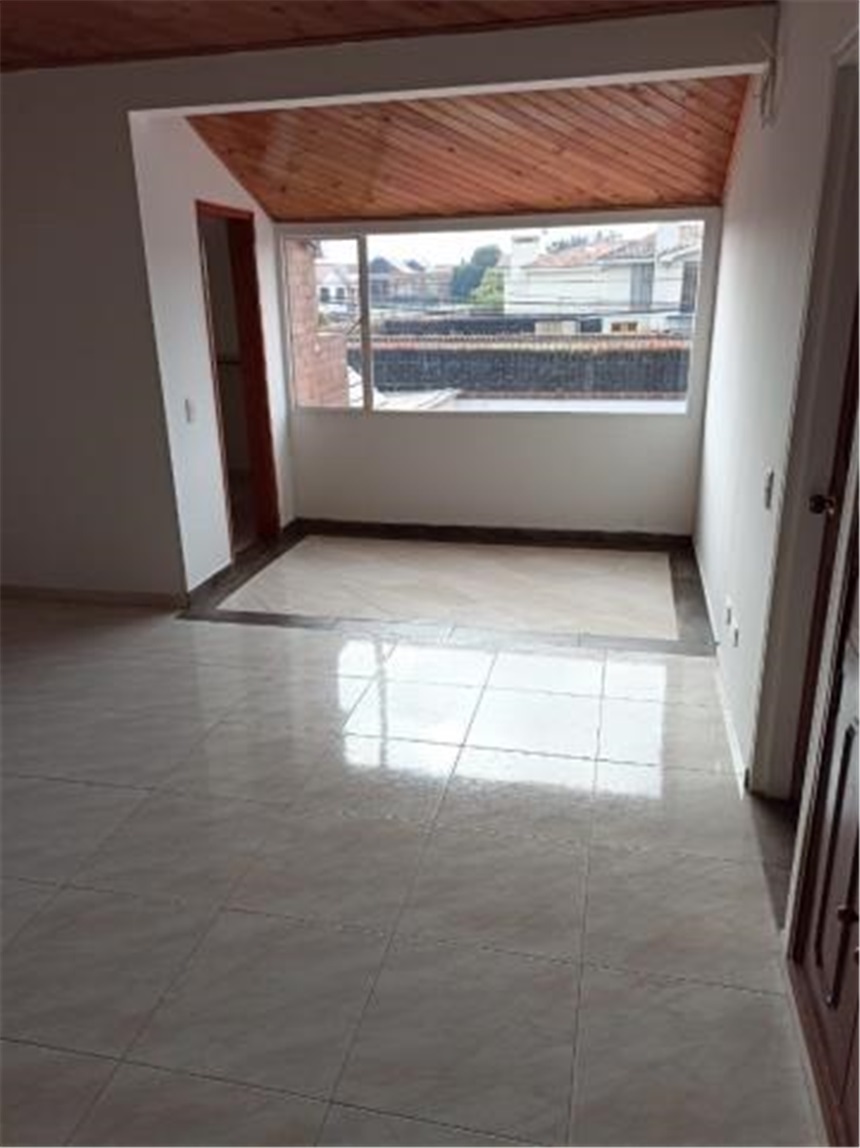 Casa de 5 alcobas en venta en San Jose De Bavaria, Bogotá, 320 m² · foto 4 de 19