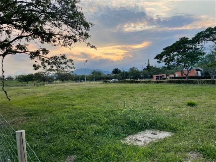 Lote en venta en La Riverita, Cali, 1551 m² · foto 2 de 6