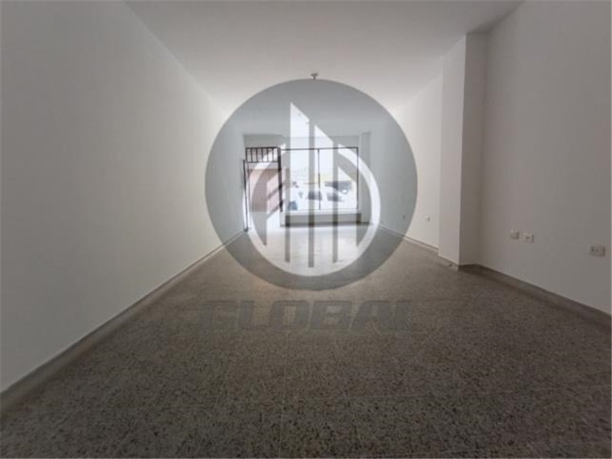 Local en Arriendo - Más