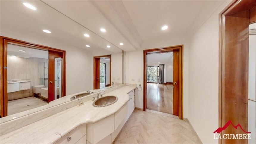 Apartamento de 3 alcobas en arriendo en San Lucas, Medellín, 500 m² · foto 19 de 20