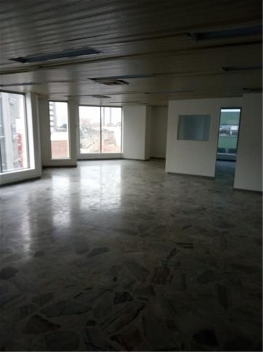 Local en Arriendo - Más