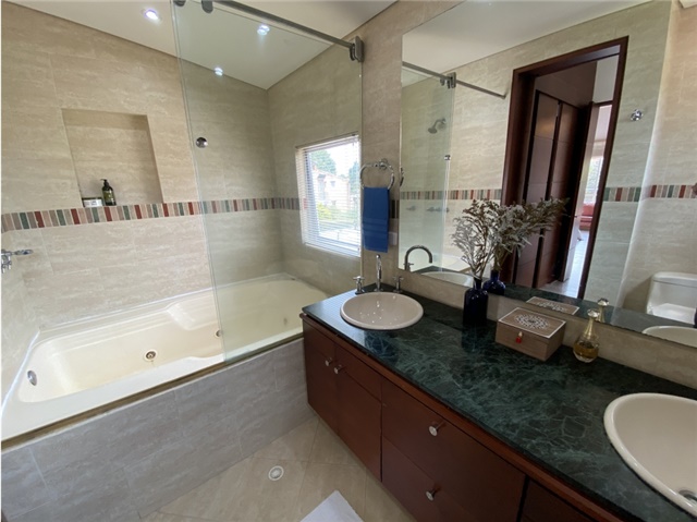 Casa de 4 alcobas en venta en Lagos De Torca, Bogotá, 437 m² · foto 20 de 24