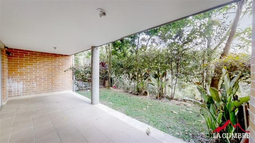 Casa de 4 alcobas en venta en La Sebastiana, Envigado, 263 m² · foto 2 de 14
