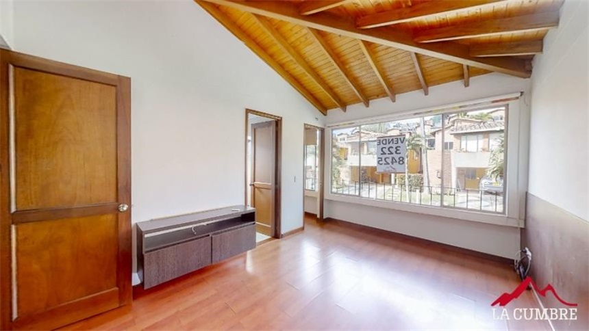 Casa de 4 alcobas en venta en La Sebastiana, Envigado, 263 m² · foto 11 de 14