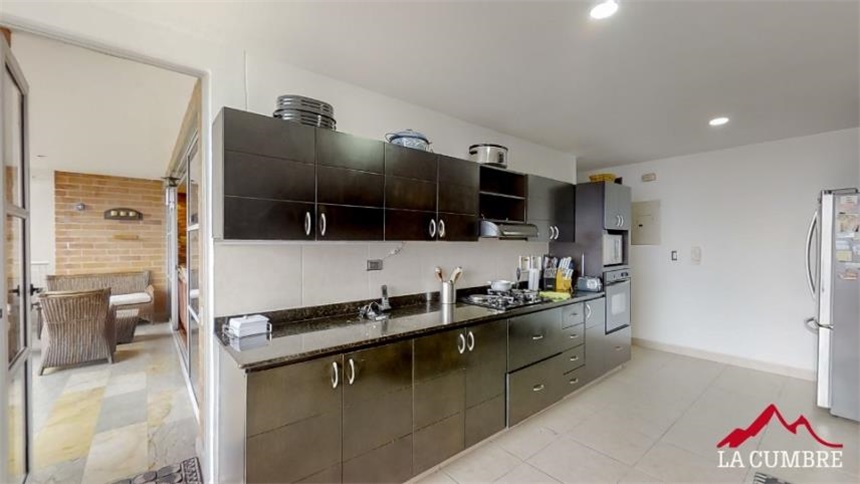 Apartamento de 3 alcobas en arriendo en El Tesoro, Medellín, 220 m² · foto 5 de 12