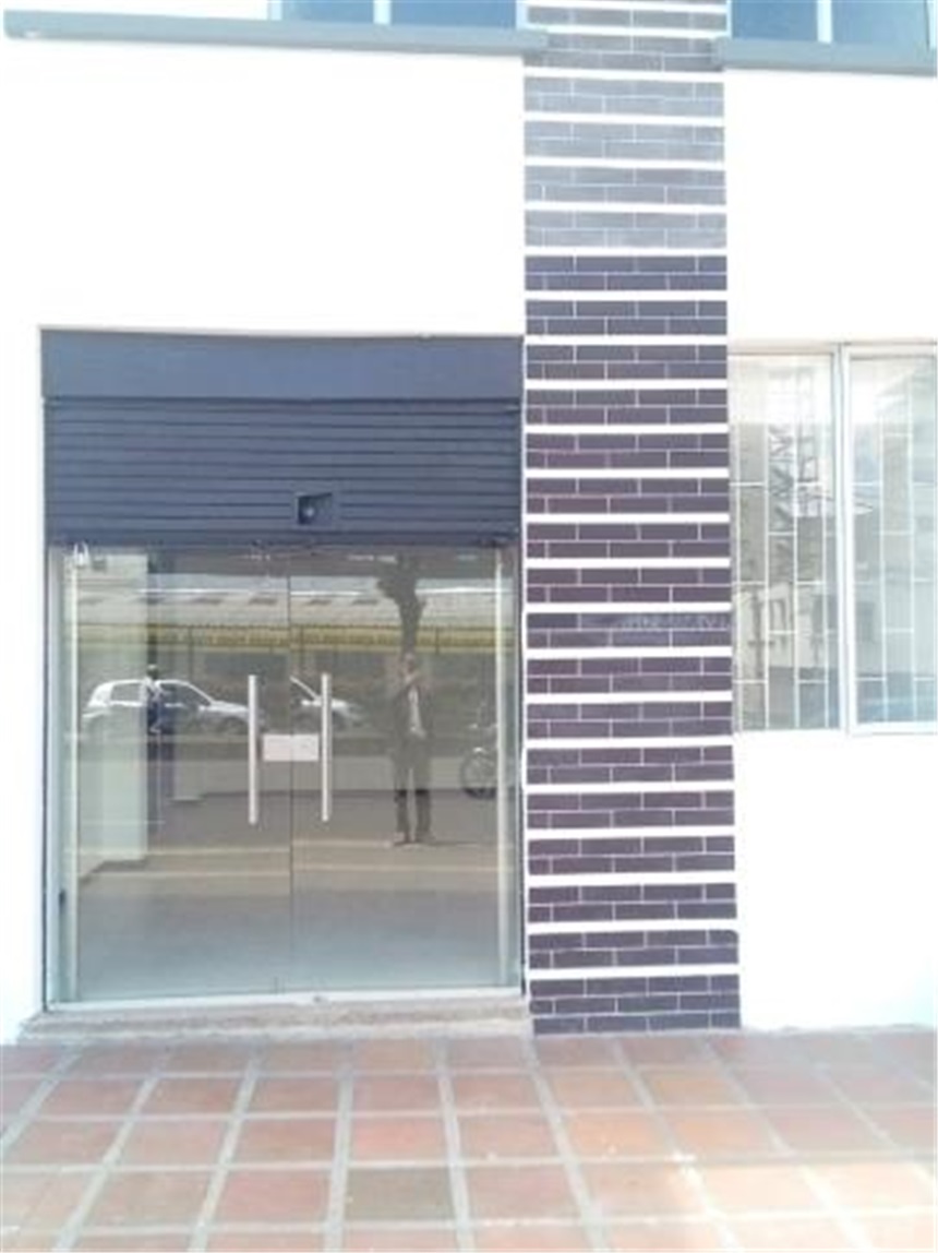 Local en Arriendo - Más