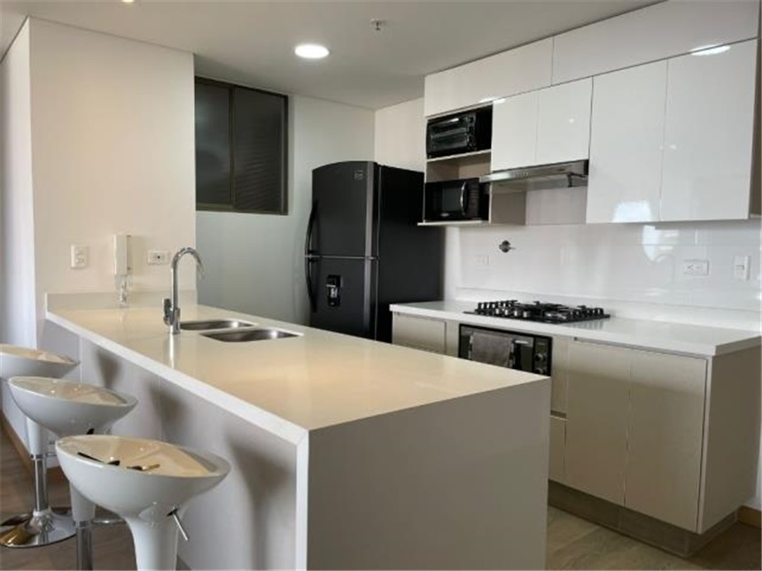 Apartamento en arriendo en Loma De Los Gonzalez, Medellín · foto 6 de 13