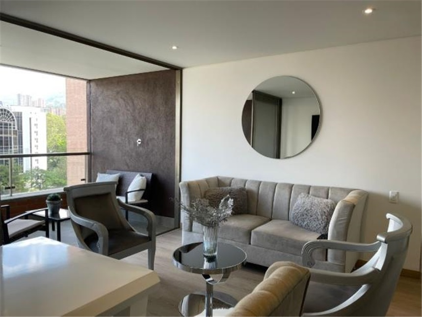 Apartamento en arriendo en Loma De Los Gonzalez, Medellín · foto 2 de 13