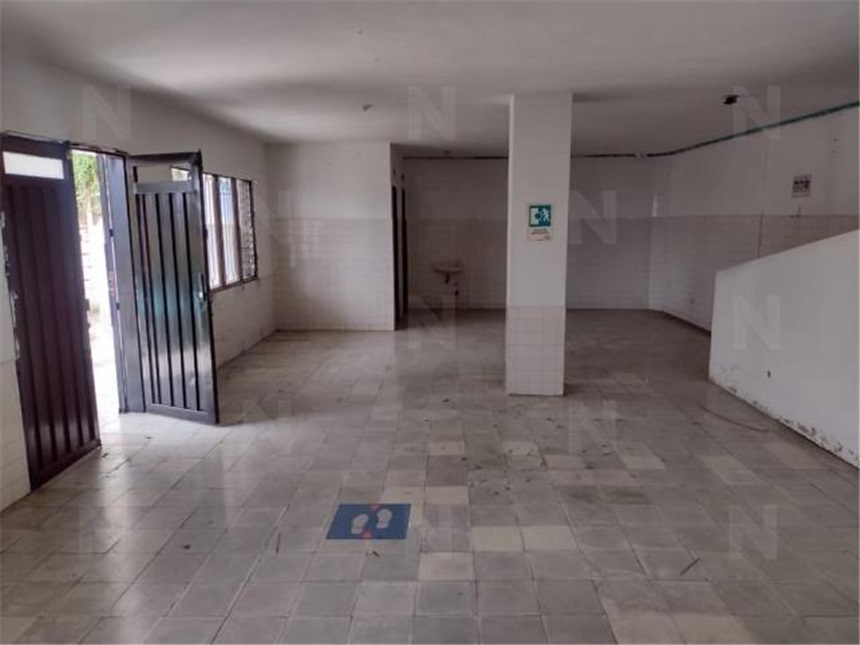 Local en Arriendo - Más