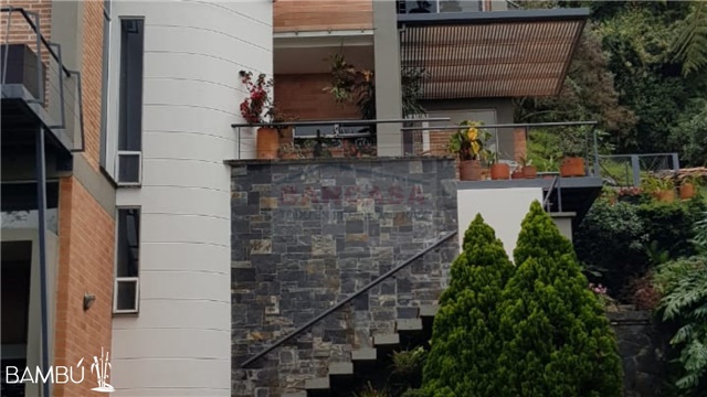 Casa de 4 alcobas en venta en Loma Del Escobero, Envigado, 293 m² · foto 16 de 17