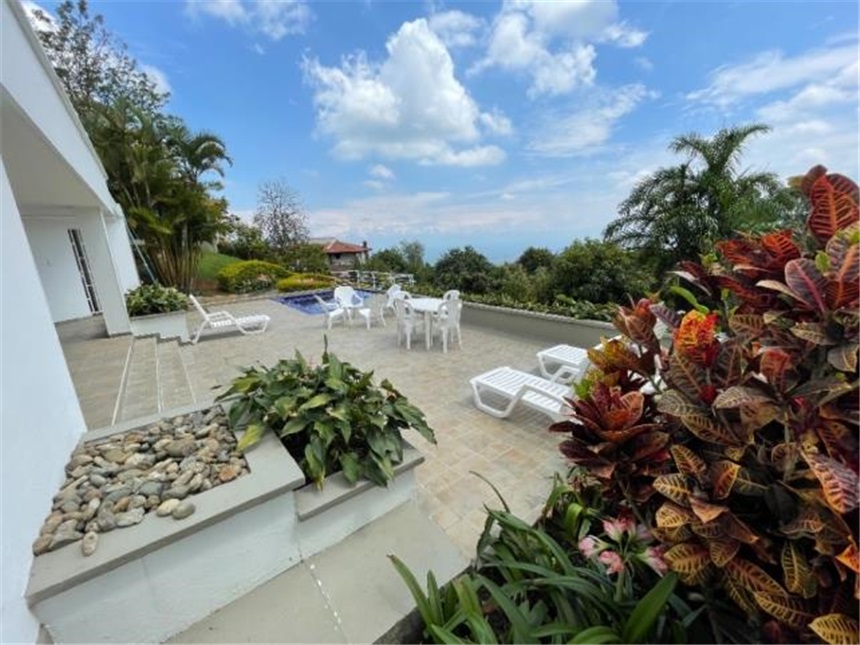Casa de 6 alcobas en venta en Miravalle Dapa, Yumbo · foto 21 de 24