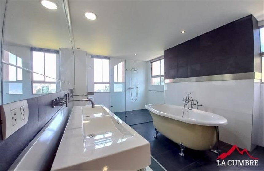 Apartamento de 6 alcobas en venta en Los Naranjos, Medellín, 725 m² · foto 14 de 16