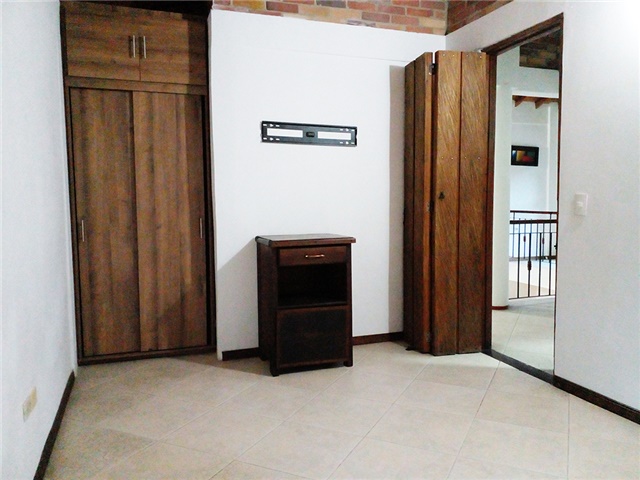 Casa de 3 alcobas en venta en Las Lomitas, Sabaneta, 412 m² · foto 11 de 19