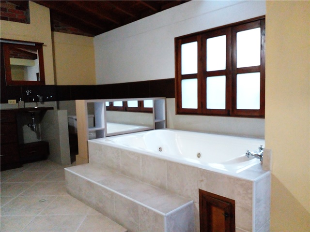Casa de 3 alcobas en venta en Las Lomitas, Sabaneta, 412 m² · foto 17 de 19