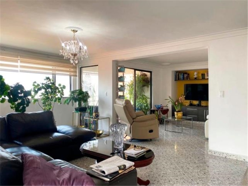 Apartamento de 3 alcobas en venta en Castropol, Medellín, 188 m² · foto 4 de 18
