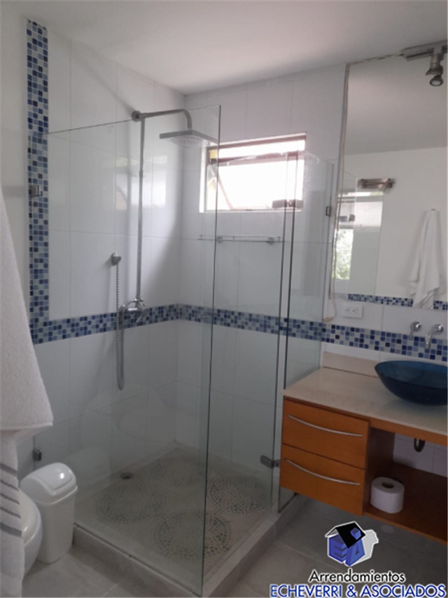 Casa de 4 alcobas en venta en Loma Del Escobero, Envigado · foto 2 de 16
