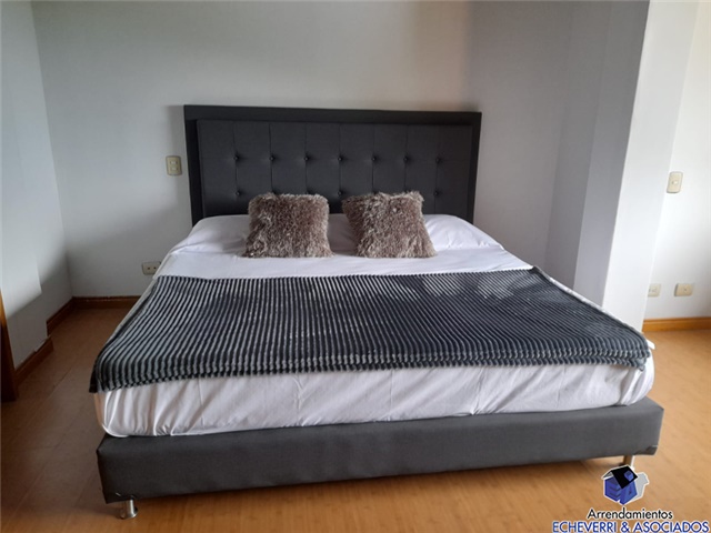 Casa de 4 alcobas en venta en Loma Del Escobero, Envigado · foto 3 de 16