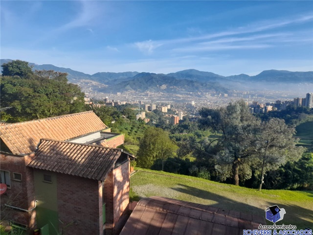 Casa de 4 alcobas en venta en Loma Del Escobero, Envigado · foto 5 de 16