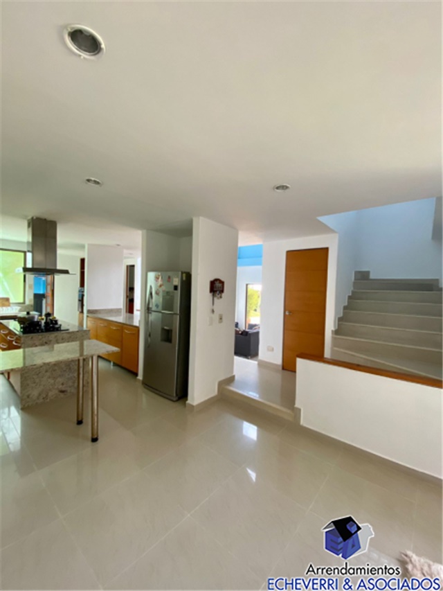 Casa de 4 alcobas en venta en Loma Del Escobero, Envigado · foto 10 de 16