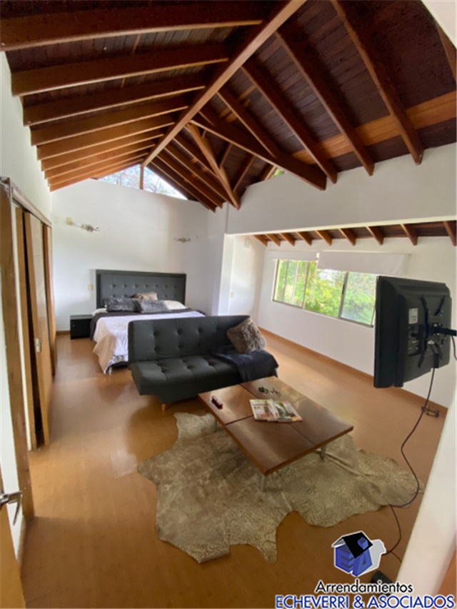 Casa de 4 alcobas en venta en Loma Del Escobero, Envigado · foto 14 de 16