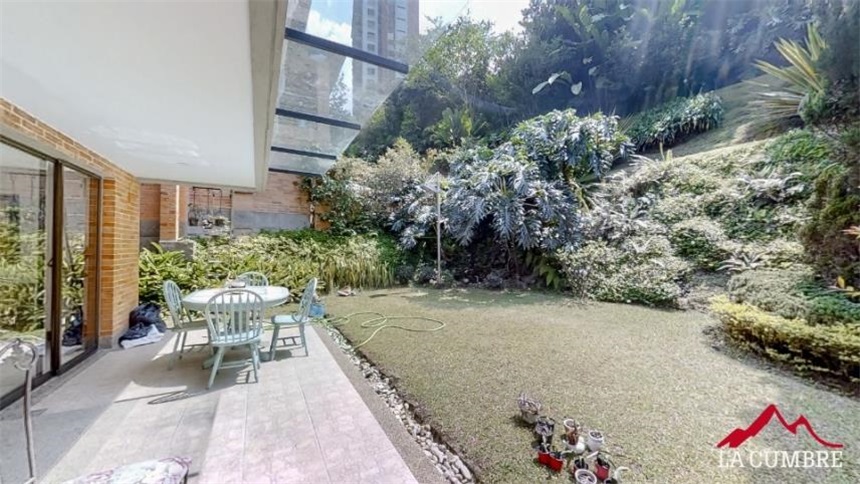 Casa en arriendo en El Poblado, Medellín · foto 2 de 16