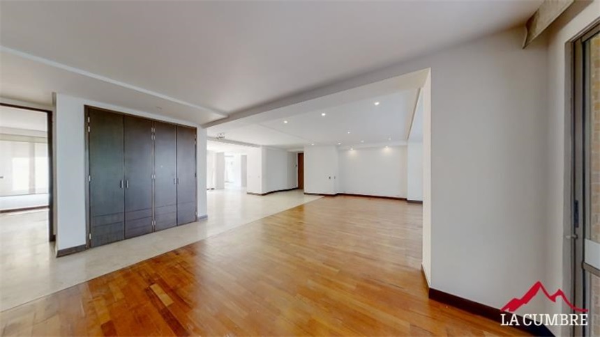 Apartamento de 3 alcobas en arriendo en Altos Del Poblado, Medellín, 250 m² · foto 9 de 12
