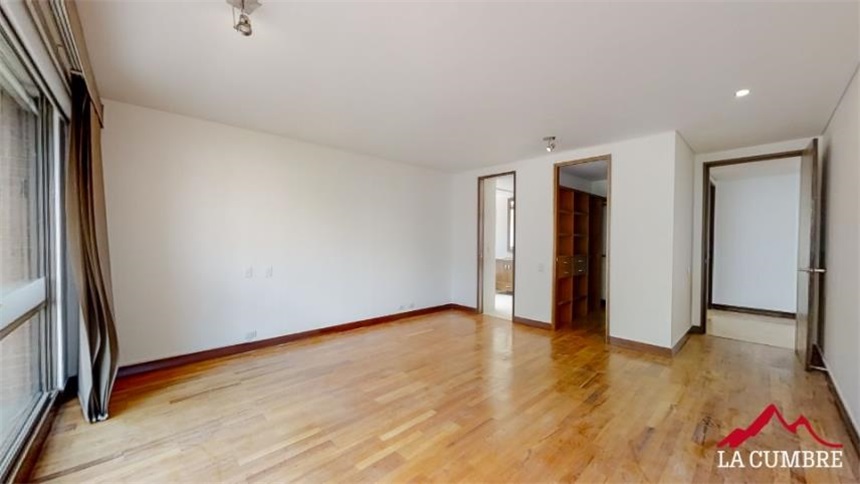 Apartamento de 3 alcobas en arriendo en Altos Del Poblado, Medellín, 250 m² · foto 10 de 12